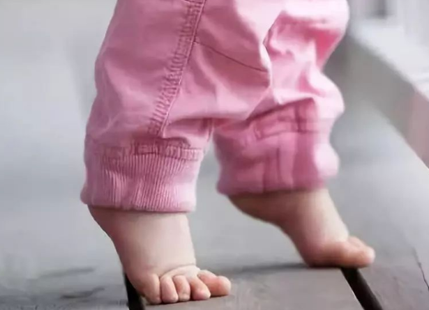  宝宝什么时候开始走路？