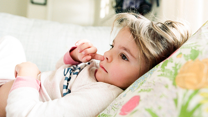 toddler-nose-picking-722x406.jpg